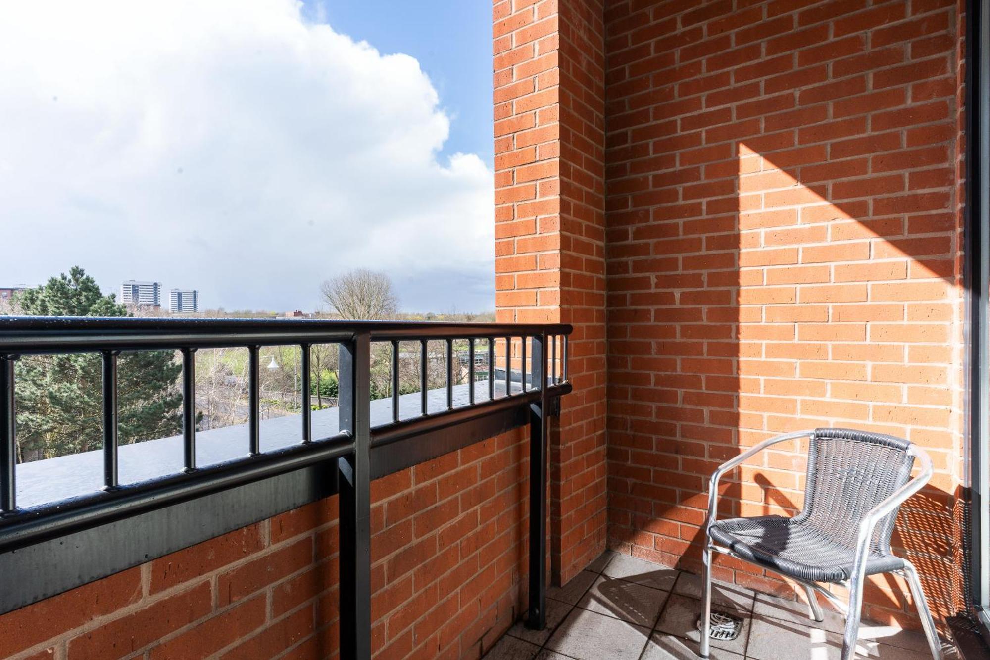 Bright Apartment With Balcony Birmingham Bagian luar foto