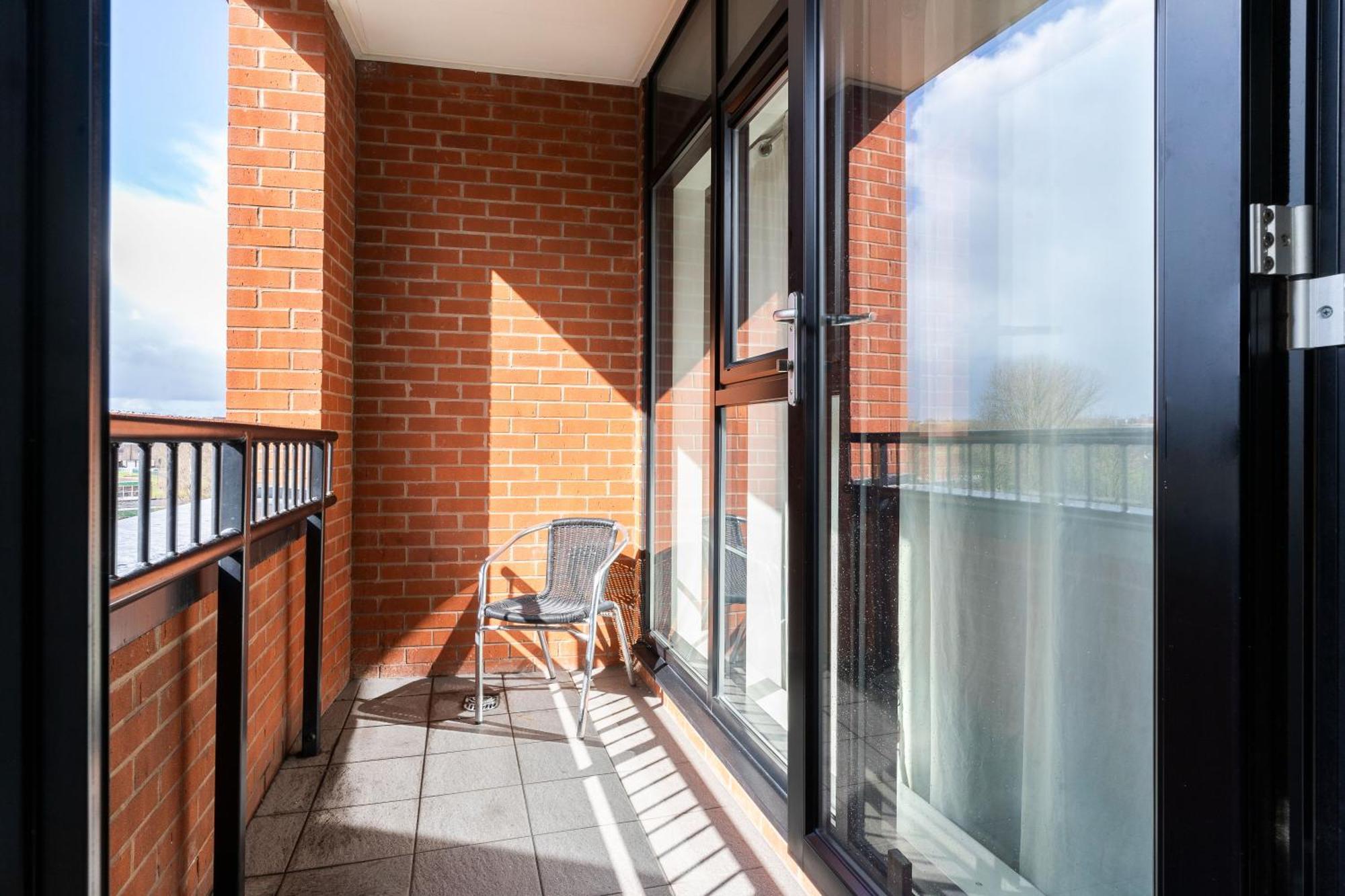 Bright Apartment With Balcony Birmingham Bagian luar foto